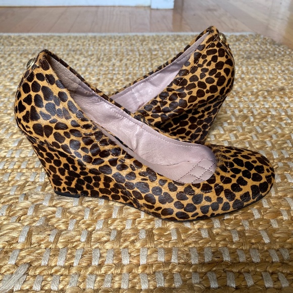 Vince Camuto Cheetah Leopard Print Wedges - Picture 1 of 7